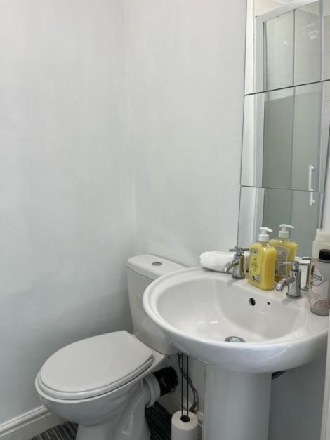 Moorfield Street Guesthouse Лийдс Екстериор снимка